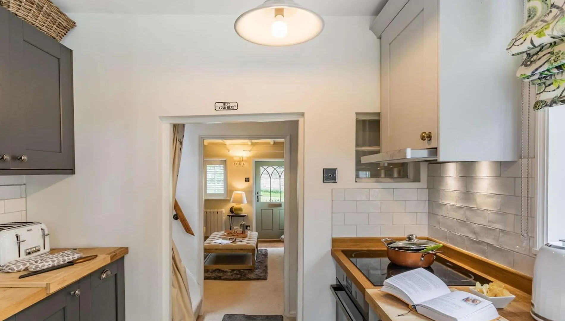 הוילה 1 Bed In Normanby 79105